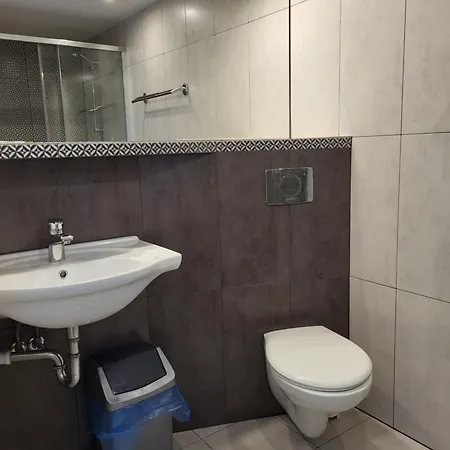 Goscinne U Marcina- Sala Zabaw, Basen, Melex, Rowery, Grill, Mini Dmuchaniec Quarto em Acomodações Particulares Ostrowo (Puck)