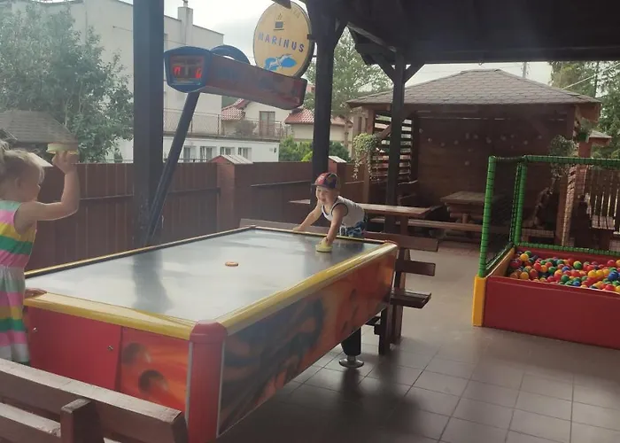 民宿 Goscinne U Marcina- Sala Zabaw, Basen, Melex, Rowery, Grill, Mini Dmuchaniec 奥斯特罗沃