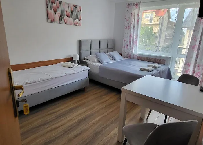 民宿 Goscinne U Marcina- Sala Zabaw, Basen, Melex, Rowery, Grill, Mini Dmuchaniec 奥斯特罗沃